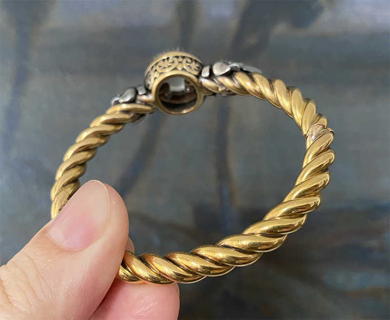 Antique Gallery Soleil アンティークジュエリー / カボッションムーン